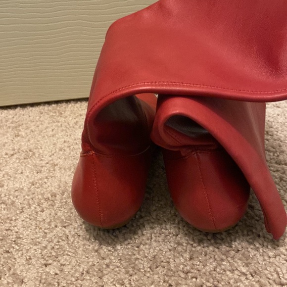 Red boots - Picture 4 of 5